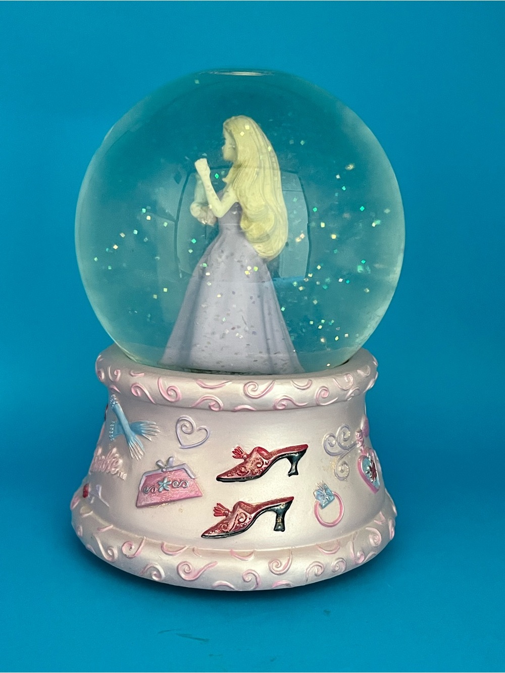 Barbie as Rapunzel glitter snow globe - Picture 4 of 5